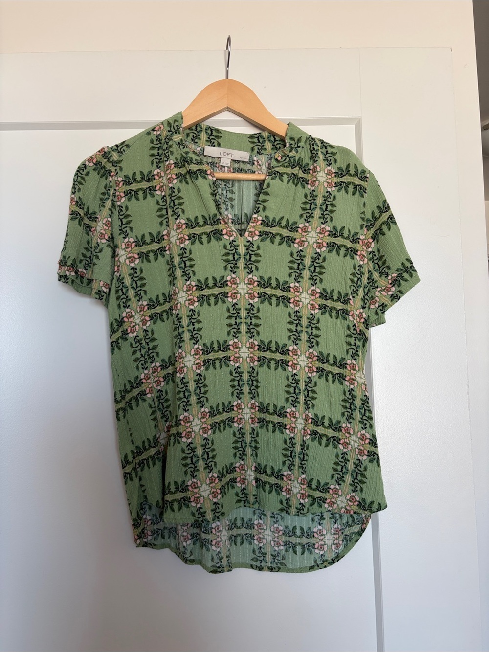 LOFT Green Floral Plaid Short Sleeve V-Neck Top